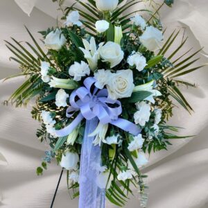 Pristine white standing spray