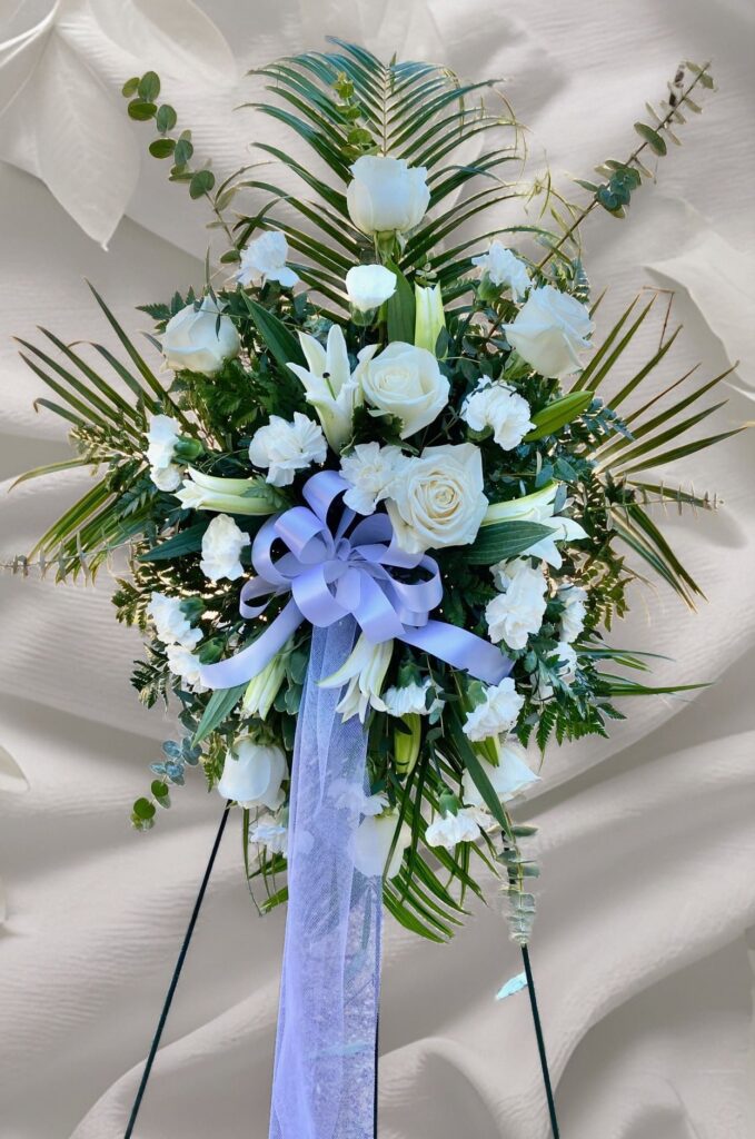 Pristine white standing spray - Main view