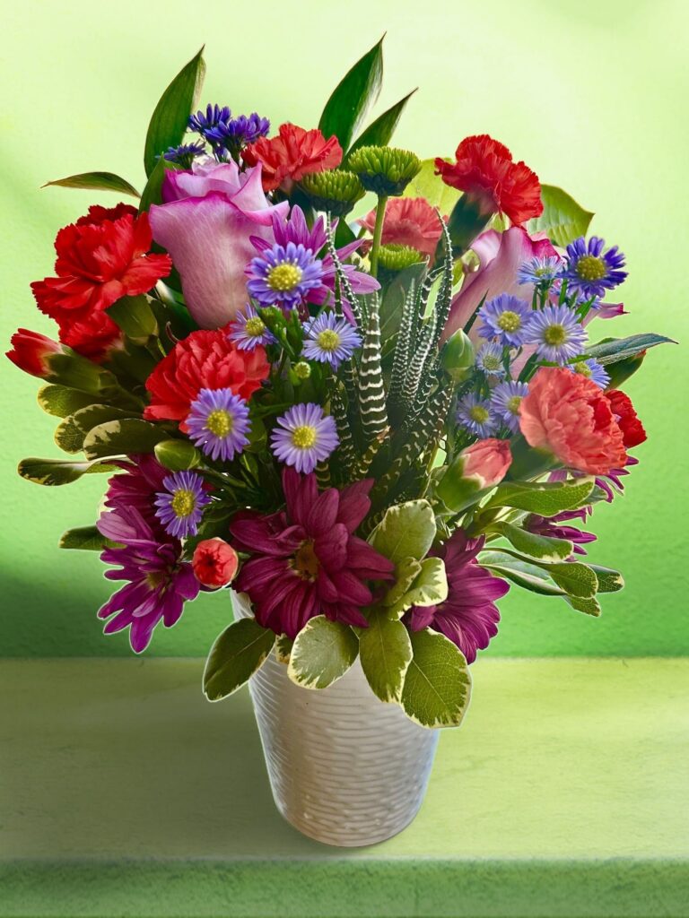 Succulent cup vase bouquet - Main view